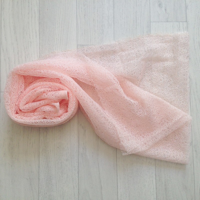 Wrap gauze tissu dentellé 160x50 cm, modèle pêche rosé