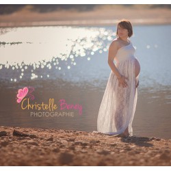 Longue robe de grossesse en dentelle pour shooting maternité modèle blanc