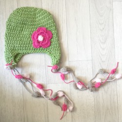 Bonnet au crochet vert pour la taille naissance à 2 ans