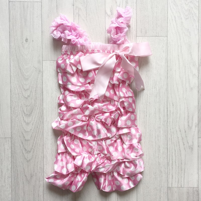 Salopette bébé en satin modèle polka rose clair