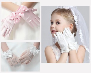 gants de cérémonie pour enfant, idéal pour finir une tenue de demoiselle d'honneur